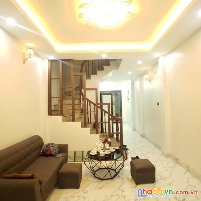 Bán nhà phố cầu giấy 1 nhà ra ô tô 
ngõ thông thoáng trước sau tặng full nội thất 42m2 - 6.7 tỷ
