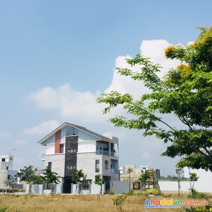 Cần bán đất fpt diện tích 216m2