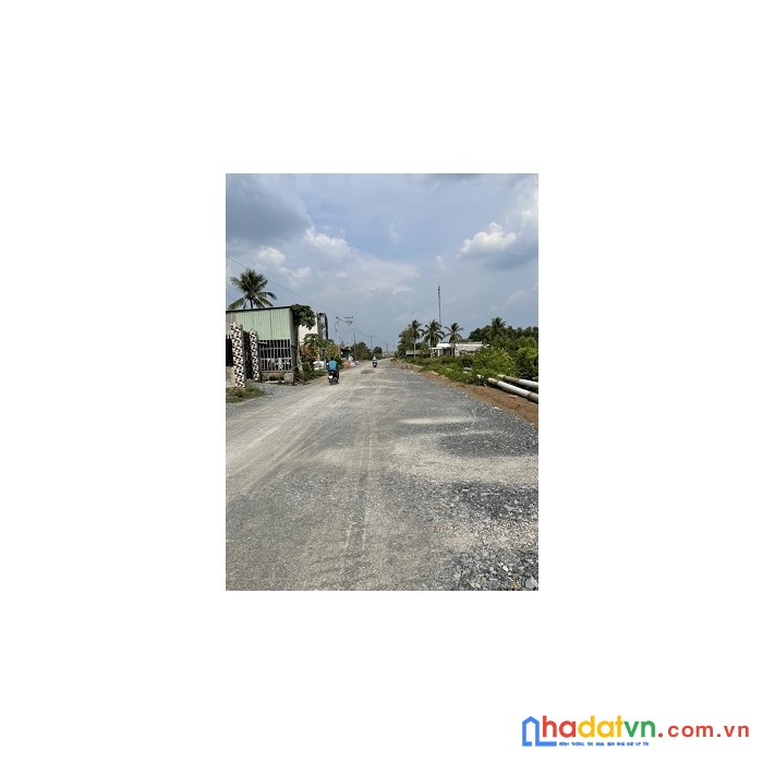 Cần bán lô đất ngay trung tâm thành phố đức hòa, mt đường dt 824, cách ủy ban đức hòa 500m, cách