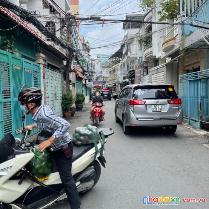 Bán nhà dòng tiền khủng  -  sát quận 1 - 5 tầng -  thang máy - 100 triệu/ tháng - hẻm 8m.