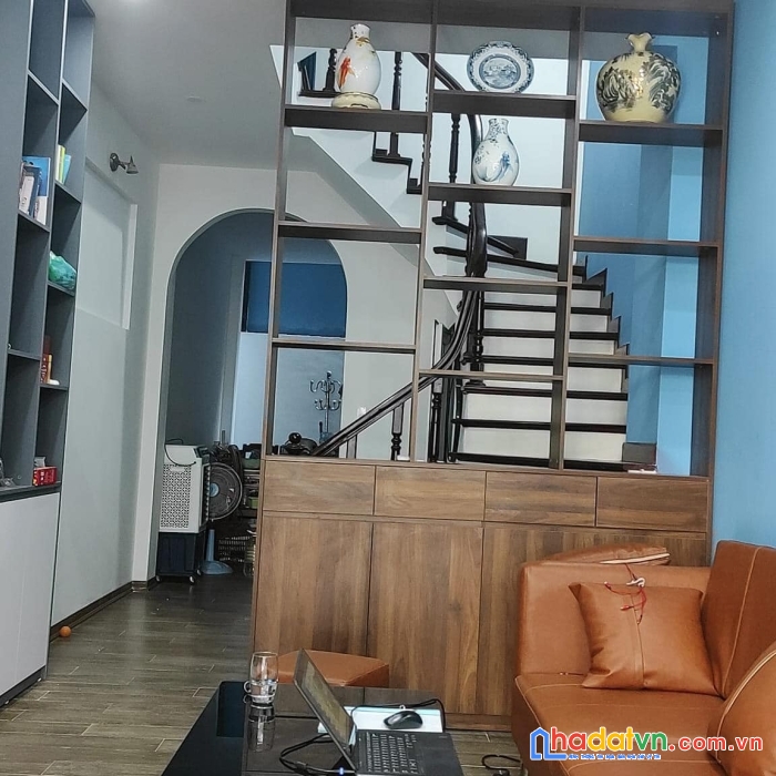 Bán nhà bồ đề long biên. diện tích 55 m. 4 tầng . mặt tiền 3.2 m. giá 6.85 tỷ