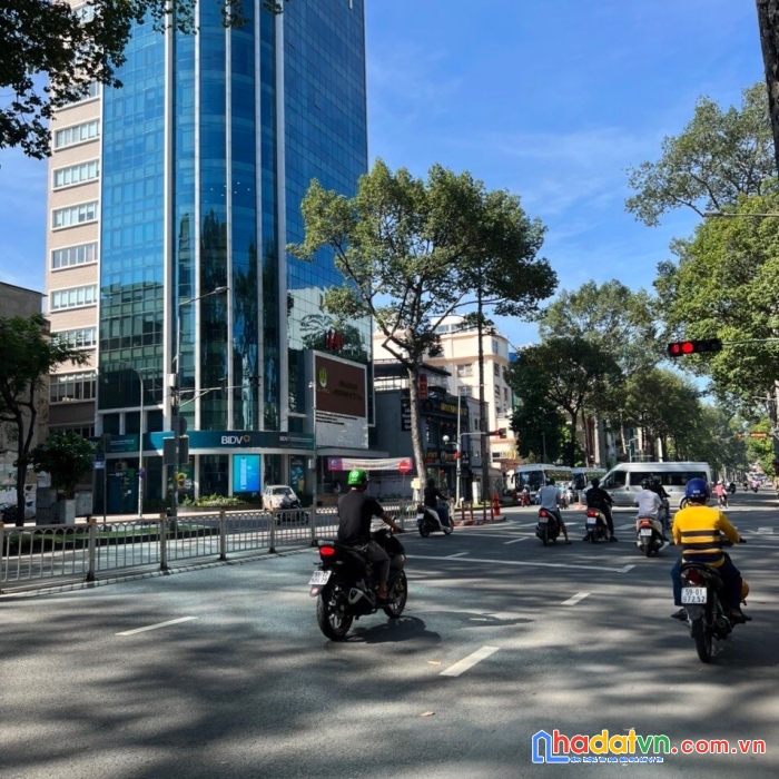 Bán nhà mt trần hưng đạo q5, căn góc 4 tầng giá 32.5 tỷ