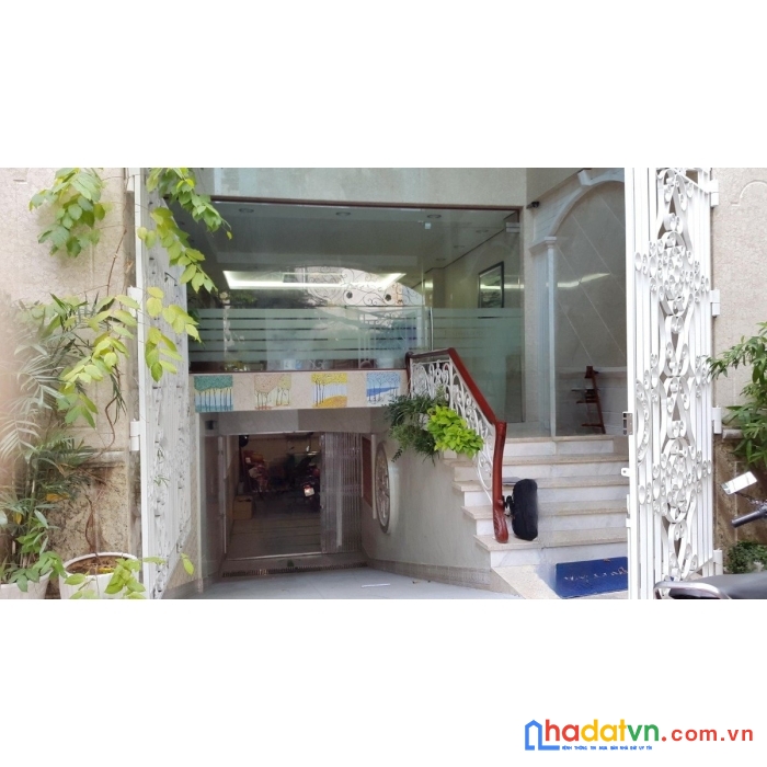 Bán tòa nhà văn phòng đang cho thuê đường calmette p. nguyễn thái bình q1. giá 30 tỷ tl