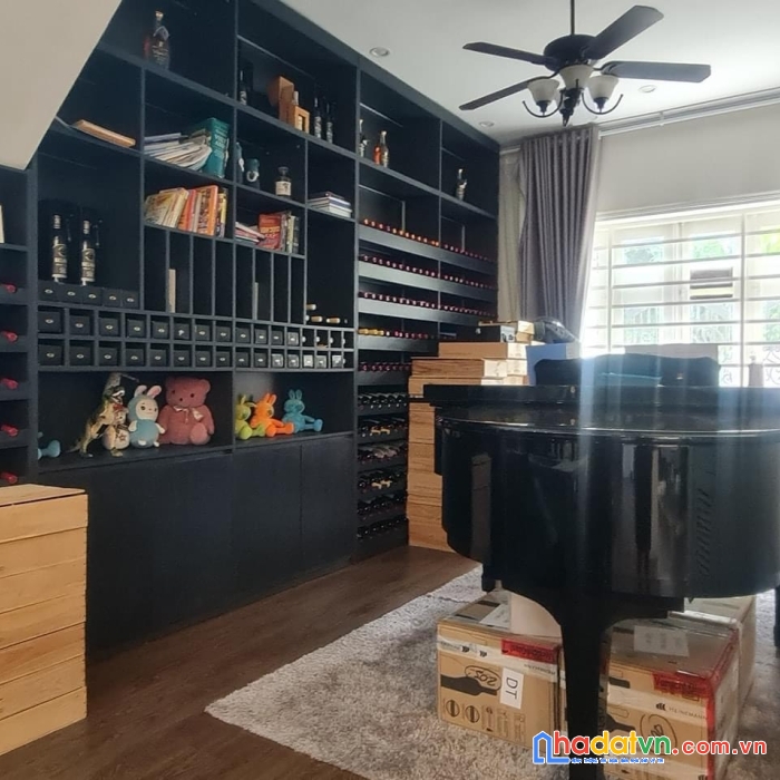 Bán biệt thự tư đình ô tô tránh sân vườn 330m2 mt13m lời ngay khi mua