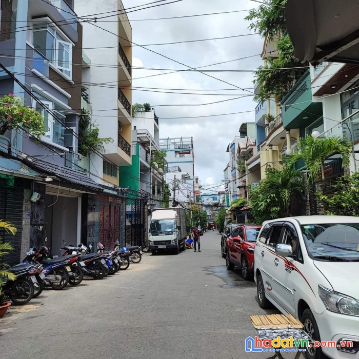 Nhà đẹp . đường xe 16 chỗ quay đầu -vào ở ngay quan8