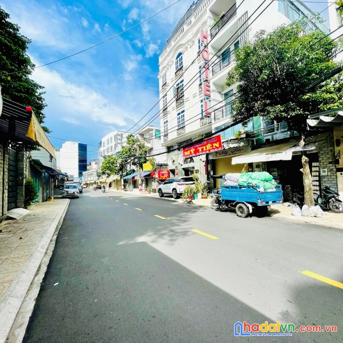 Khu vip chợ vải phú thọ hòa, 240m2, 3 tầng, giá 18 tỷ 3, hàng tháng có tặng kèm 30 triệu.