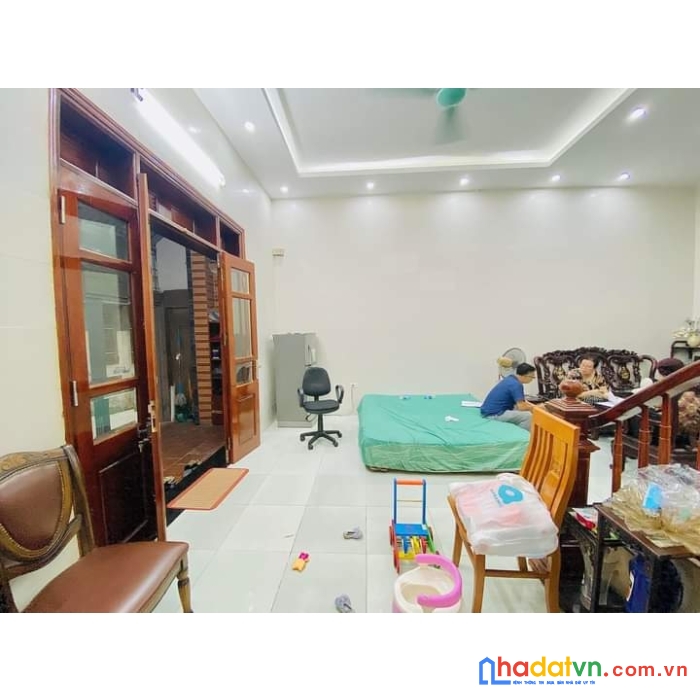 Bán nhà  phố  phùng khoang, 38m2,  4 tầng, đường thông,  kinh doanh tốt, giá 4.6 tỷ
