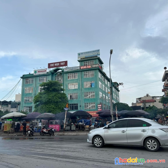 Bán nhà ngọc thuỵ 135m2 - mặt ngõ kinh doanh ô tô tránh - gần ngay đường 40m - thông phố ngọc lâm.