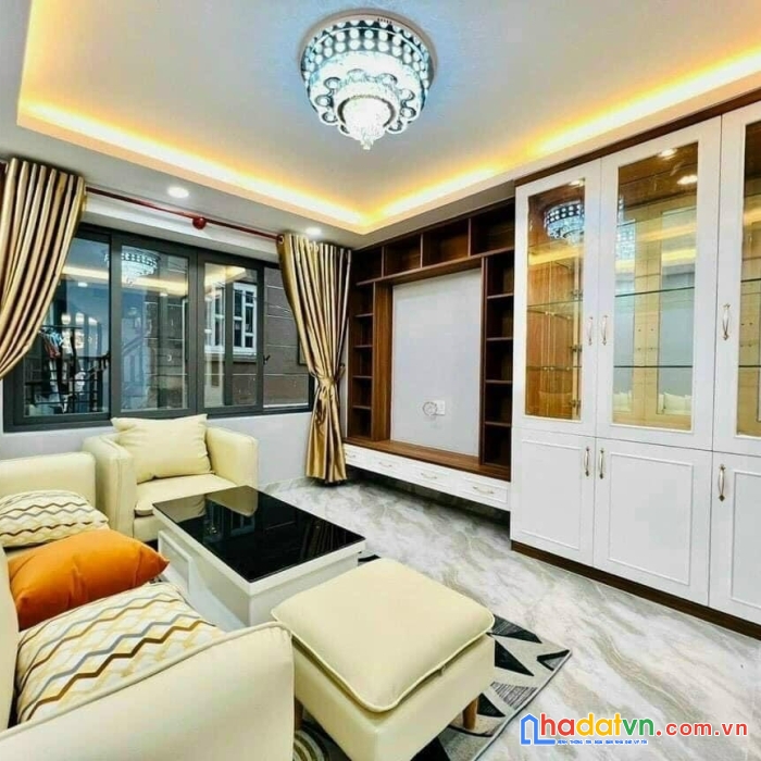 Nhà đẹp hoàng quốc việt, 2 thoáng, ô tô , 1 nhà ra ô tô đỗ ngày đêm, 72m2 giá 9 tỷ