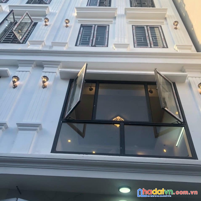 Nhà thạch bàn, long biên, ngõ ô tô, nội thất cơ bản, ở sướng.