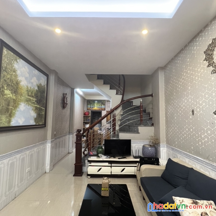 Bán nhà ngọc thụy 45m2 x 4 tầng , nhà cũ đẹp, 2 thoáng, ngõ nông, ô tô