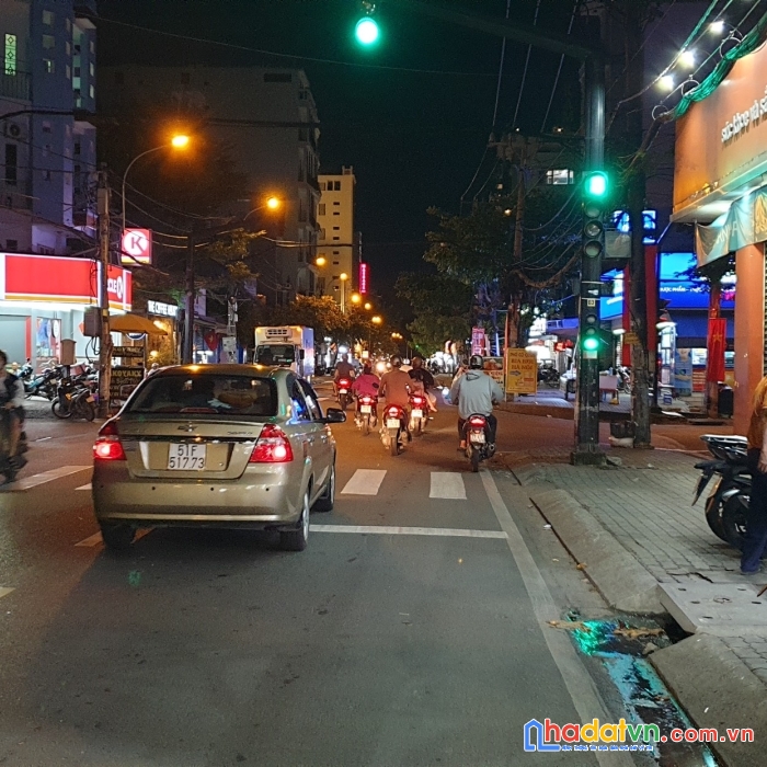 Mặt tiền kinh doanh nguyễn thị thập ngang 6 x 22 m  tân quy quận 7 biệt thự có 20 tỷ..
