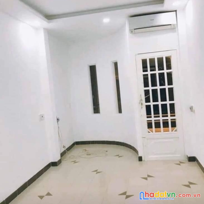 Chỉ 5 tỷ 7 có nhà duy tân 2 tầng 48 m2, 20 m ra đường ô tô huỳnh văn bánh
