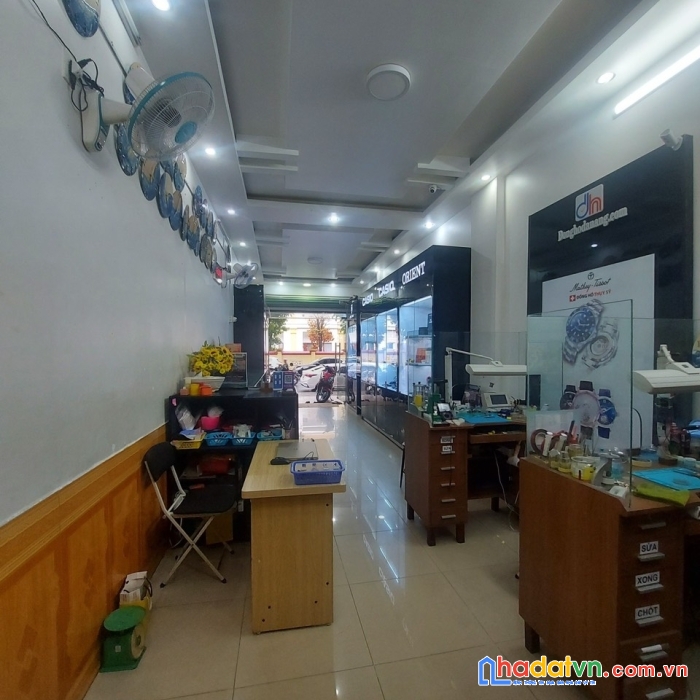 Cần tiền bán gấp nhà mặt tiền 3 tầng đường tiểu la, hải châu – chỉ 11.3 tỷ.