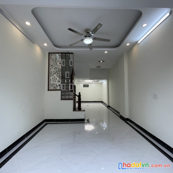Bán nhà hoàng hoa thám, 2 thoáng, ngõ thông, 35m2, 5 tầng giá 4.7 tỷ.