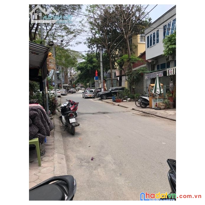 Chỉ 4,4tỷ nhà 40m2-trung tâm ba đình-mới đẹp ở luôn-ngõ thông rộng-gần oto. 