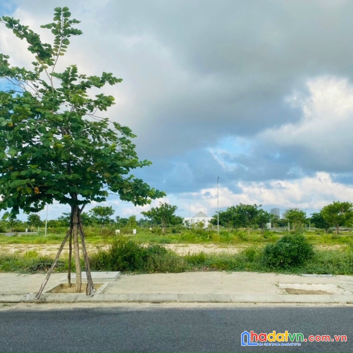 Cần bán nhanh lô 102m2  ( 6m*17 m) fpt city đà nẵng