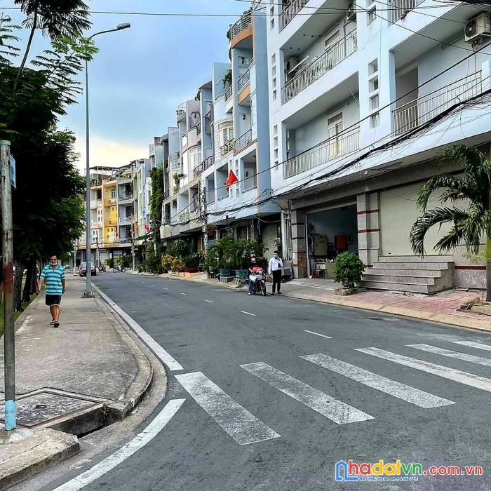 Bán nhà hẻm xe hơi xịn, tỉnh lộ 10, quận bình tân, 4 x 13m2, 3.7 tỷ, 2 tầng