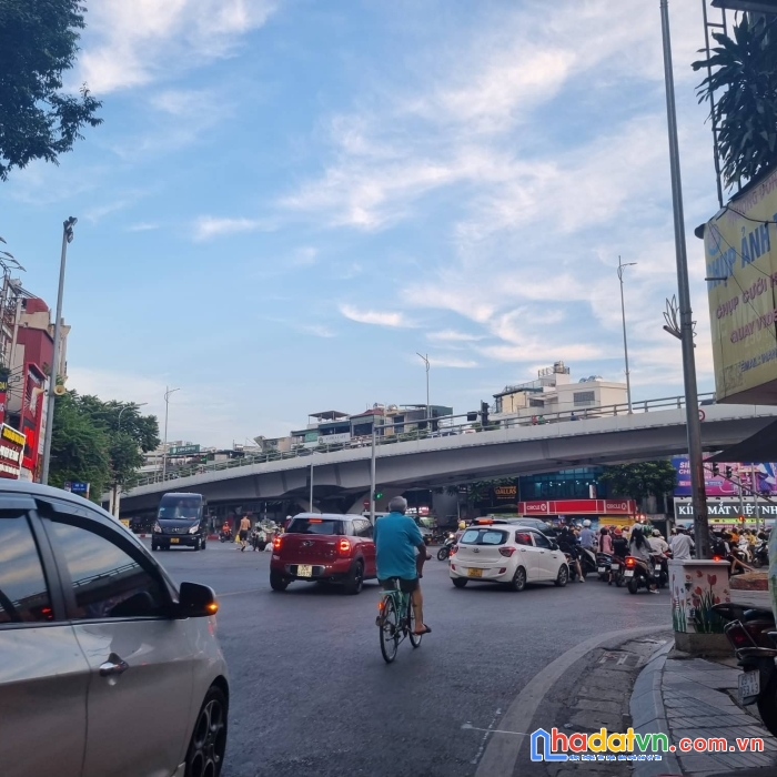 Bán nhà mặt phố giải phóng, 117m2, mt: 4.5m, vỉa hè rộng, kinh doanh, giá 14.5 tỷ. liên hệ