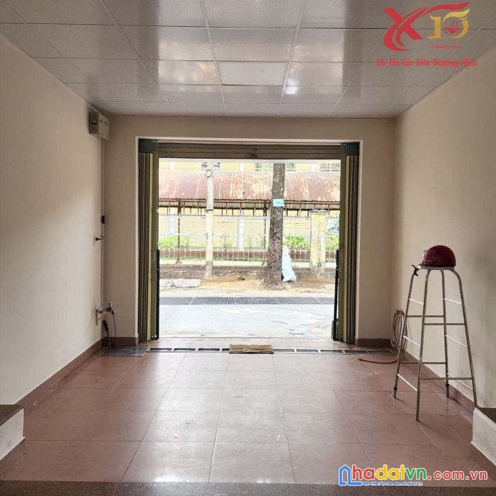 Bán nhà 2 lầu đối diện cổng trường cấp 3 nguyễn hữu cảnh
