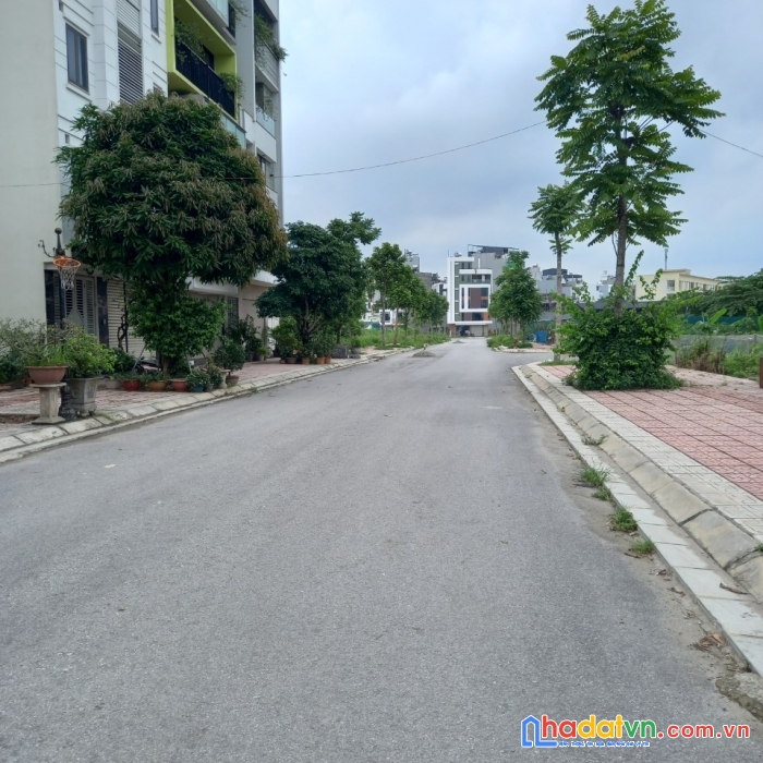 Tuyêt vời ! mảnh đât đẹp, vuông như tờ a4, tái định cư giang biên, long biên, 3 ô tô tránh, kd tốt