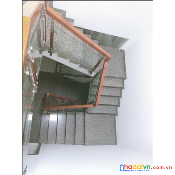 Nhà măt tiền 3 tầng x 100m2 đường đoàn hữu trưng giá 3.9 tỷ tlcc