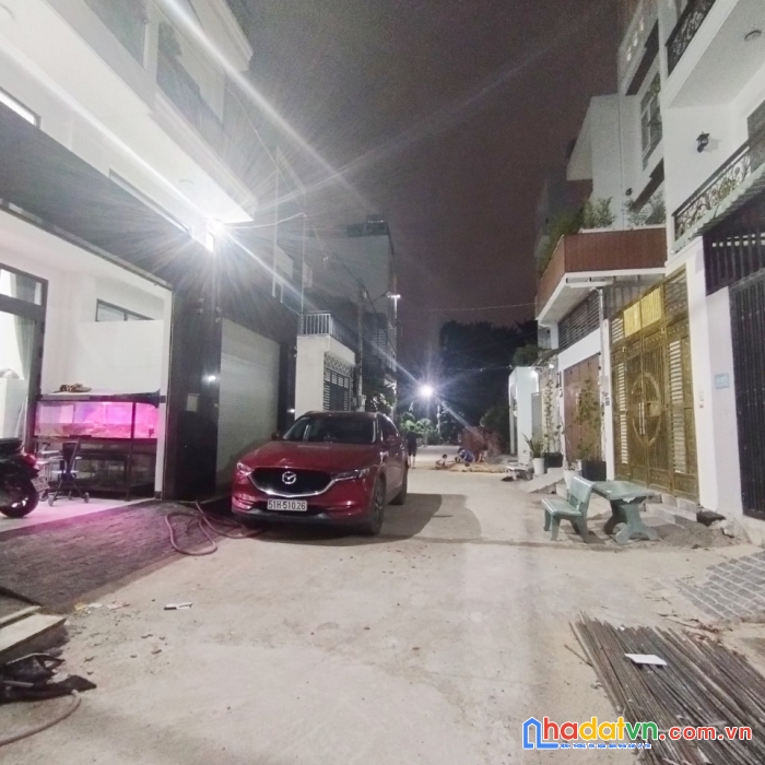 Bán nhà btct ,đường xe tăng dtsd 220m 4pn  giá văn phòng ,an phú đông