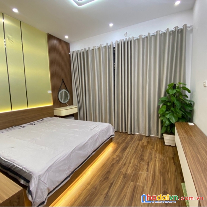Bán nhà phố kim ngưu: 42m2, 5 tầng, mt 5m, 3.8 tỷ, lô góc, cách mặt phố ba bước.