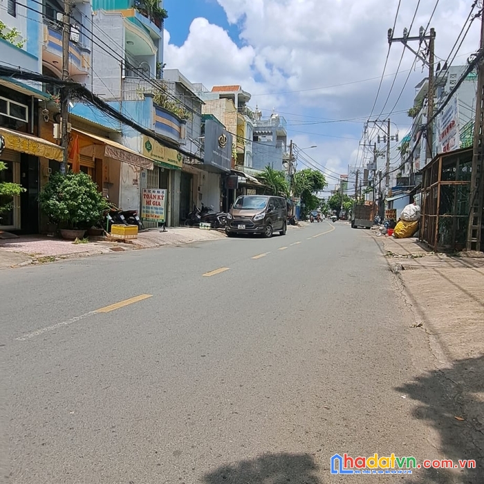 Bán căn hộ dịch vụ, cạnh đầm sen quận 11. 90m2 dòng tiền 25tr/tháng, nhỉnh 7 tỷ.