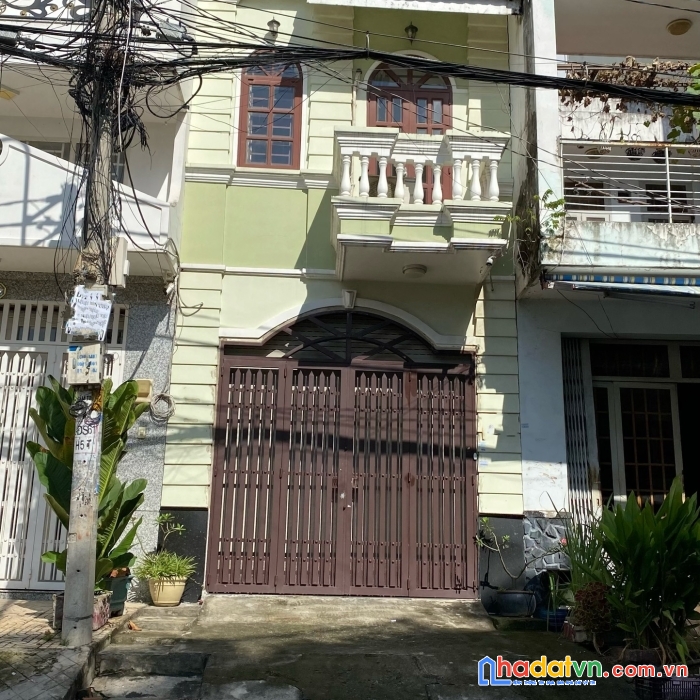 Nhà đẹp hxh ngay sau aeon mall bình tân.