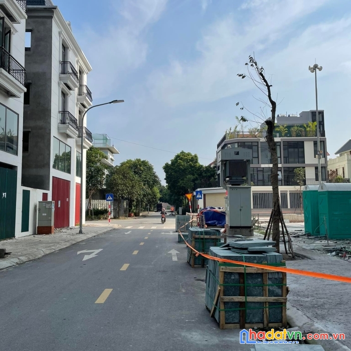 Bán nhà phố thương mại trung tâm trâu quỳ -84m2 4 tầng giá hạ sâu. 0982852808