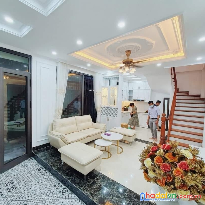 Cự lộc thông quan nhân: 36m2 - 5 tầng - mt 9m - giá chỉ 5.8 tỷ