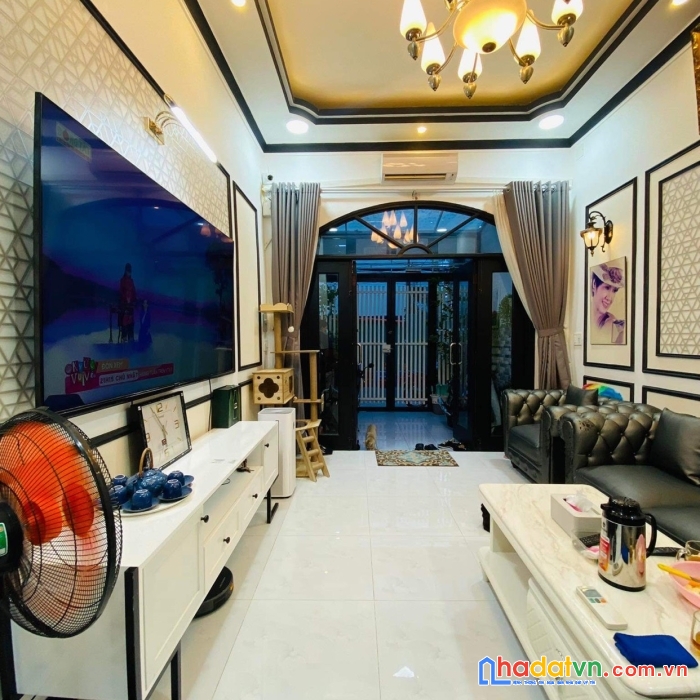 Bán gấp nhà hẻm nhựa 8m đường cmt8 q10 dt 3,5x17m 3 lầu giá 10,5 tỷ tl