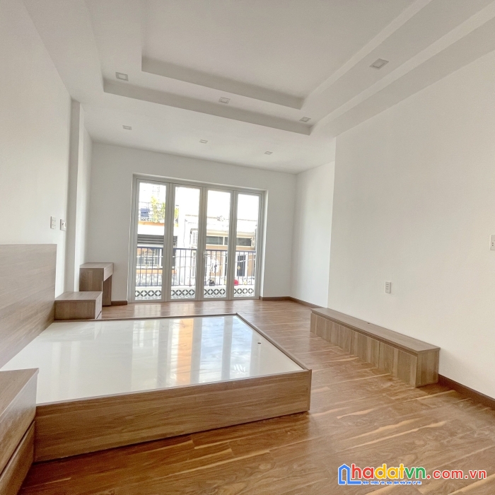  nhà 1 lầu nở hậu hẻm lê văn lương, q7