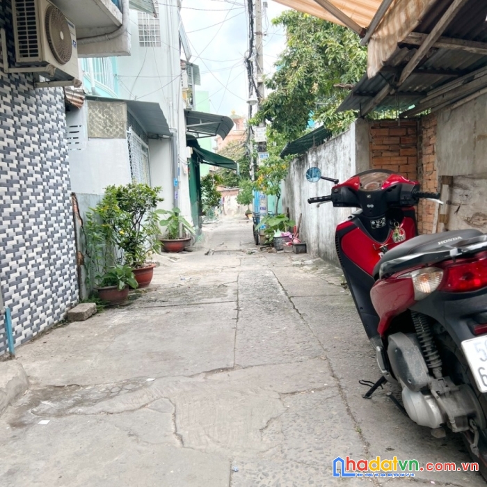 Nhà 9.4x27 nở hậu 11m hẻm thông đường bến bình đông p14q8