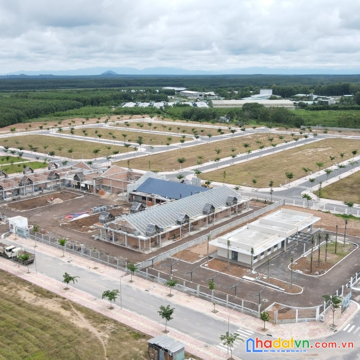 Lock ngoại giao đất khu công nghiệp đã có sổ đỏ từng lô , giá chỉ 10tr/m2