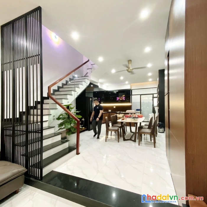 Chủ xoắn bán hạ chào từ 6.7 tỷ còn 5.8 tỷ diện tích 81m2 4 tầng xe hơi ngủ nhà, an phú đông-quận