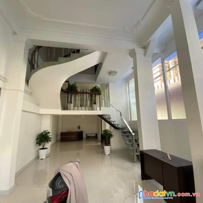 Nguyễn tiểu la q10