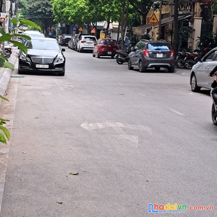 Bán nhà mặt phố trần quốc hoàn, 6 tầng thang máy