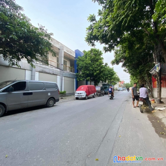 Bán nhà long biên 5 tầng,đức giang ô tô vào nhà.mới tinh, đủ nội thất ở ngay