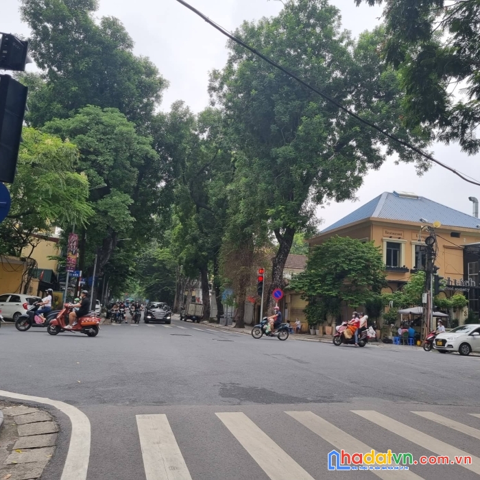 Giảm chào mặt phố lò đúc,dt 55m2, mt:6.8m, kd cho thuê tòa nhà vp.