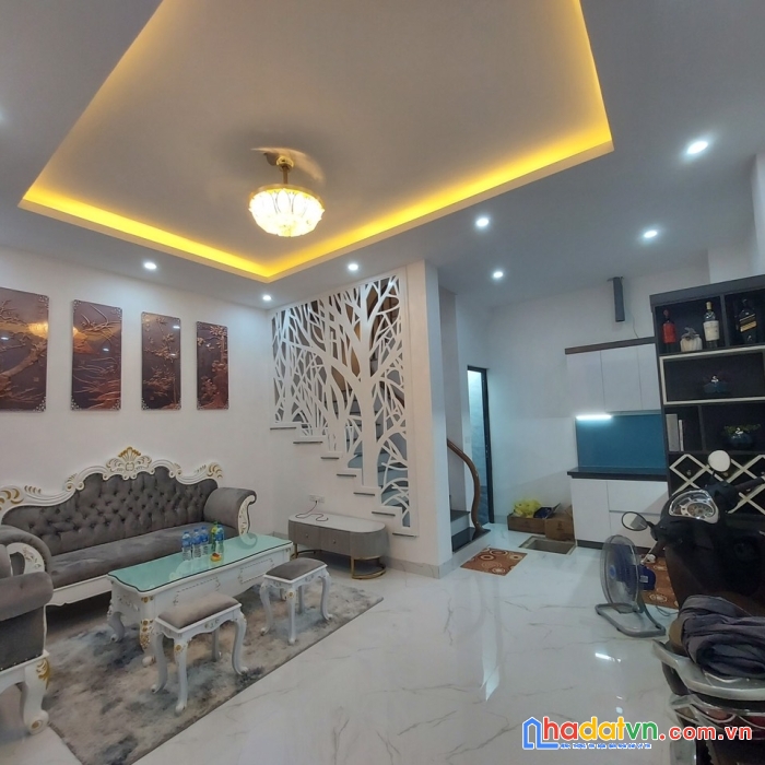 Bán nhà phố yên lạc, nhà mới 5 tầng, ô tô đỗ cửa, 41m, 5 tầng, mt 5m, giá 5.6 tỷ