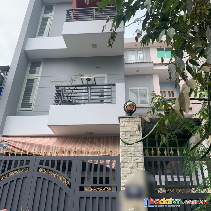 Kẹt tiền bán lỗ nhà mới xây 1 trệt 3 lầu - đường đào trí - phú thuận -quận 7 . tặng full nội thất .