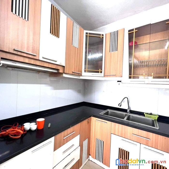 Bán nhà ngọc lâm-lb, ô tô sau 1 nhà, mặt tiền rộng, view hồ, 32m2x5,1m
