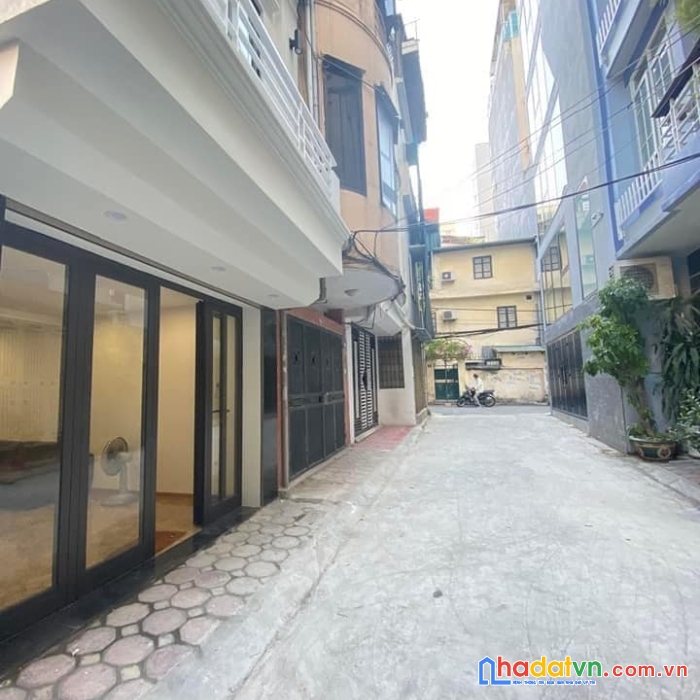 Hiếm,chùa láng,oto đỗ cổng,view hồ, ân xây,thoáng 2 mặt,nhà đẹp 45mx5t 5 tỷ hơn