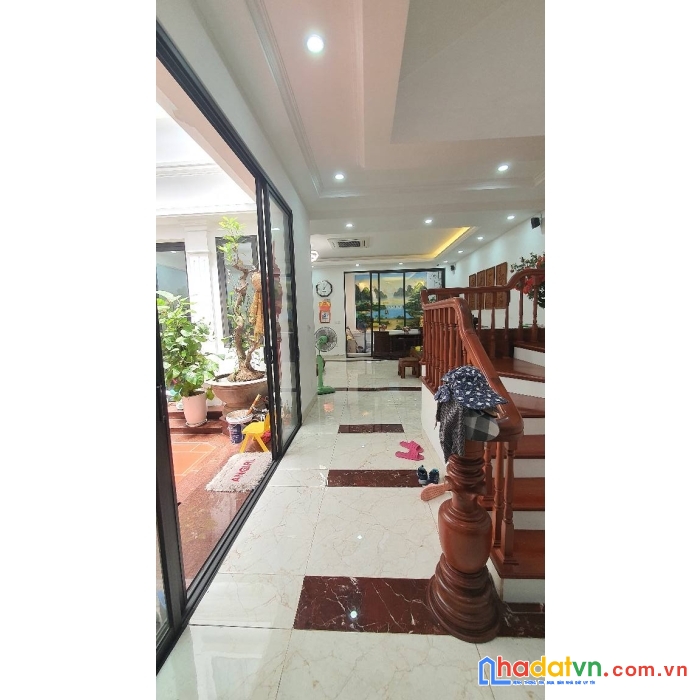 Bán nhà âu cơ - tứ liên - lạc long quân dt 47 m2 - 5 tầng - mt 4.4 m. nhà mới vào ở luôn, giá