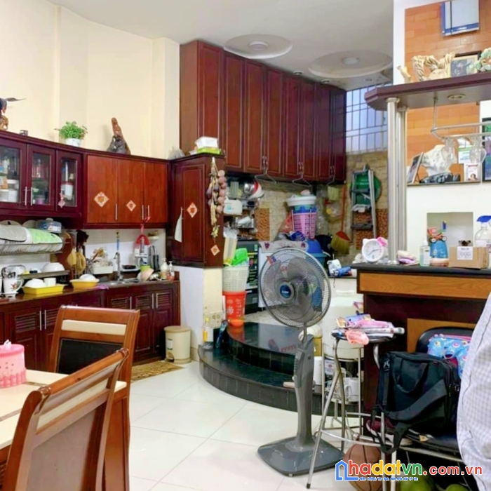 Kẹt tiền bán hạ giá nhà 1 trệt 2 lầu mặt tiền đường 30/4 từ 11,2 tỷ còn 10 tỷ