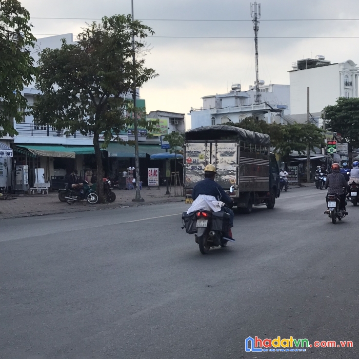 Nhà tth  quận 12 bán đất tặng nhà ngang 4.5, otô đậu cửa đt 75m2 mà chỉ chưa đầy 4 tỷ