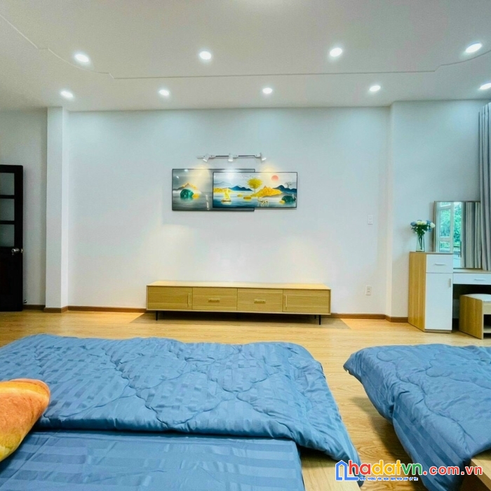 Nhà bán sát chợ bà chiểu p.2 bình thạnh