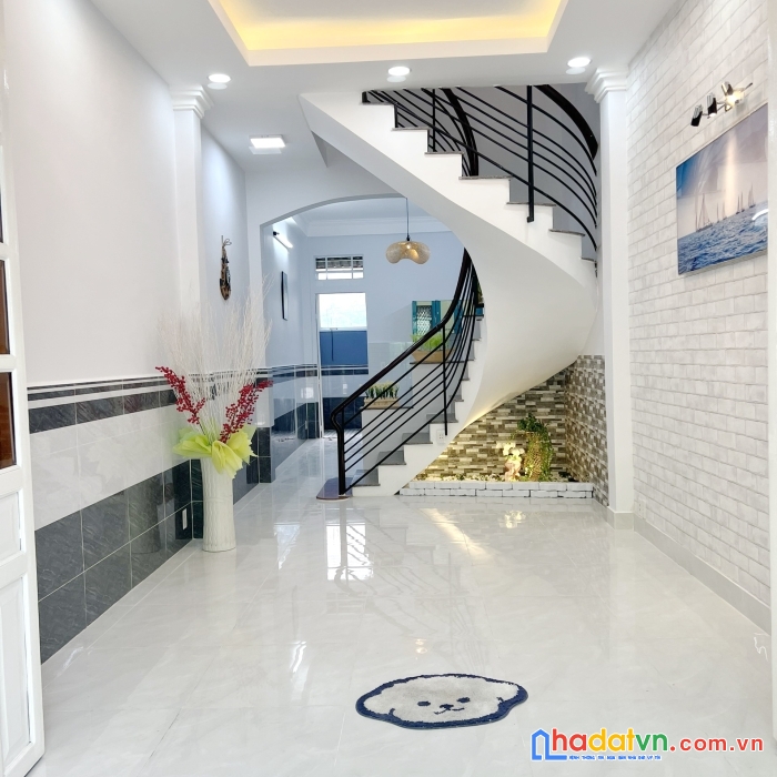 Nhà mới 3 tầng (có sân thượng) hẻm xe tải phạm thế hiển p5q8. giá 7,2 tỷ tl